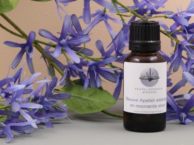 Afbeelding van Blauwe Apatiet edelsteen en resonantie elixer in 20 ml druppelflesje